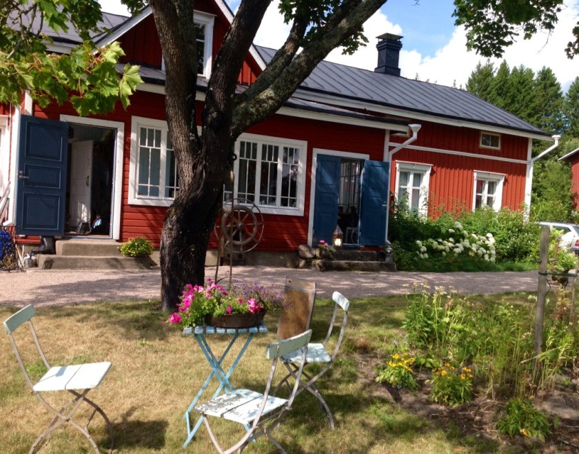 Merentuomaa-liikkeen pihapiiriä Paraisilla.