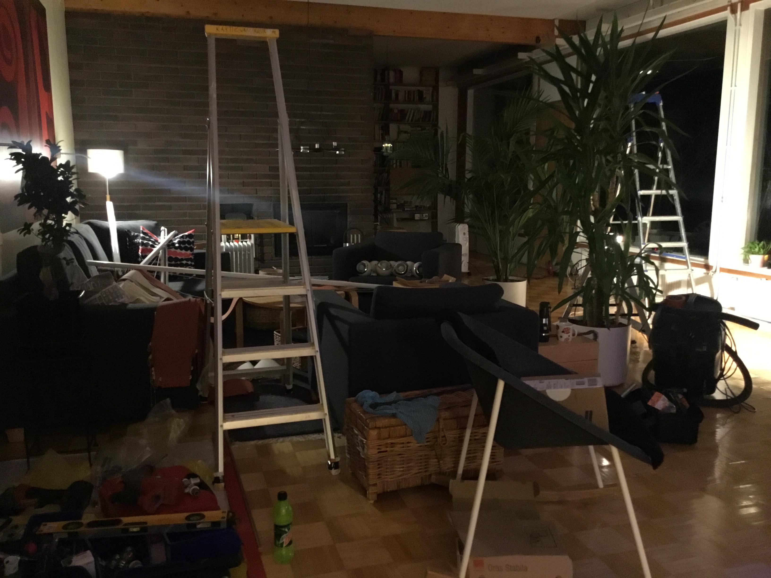 Remonttisotkuinen olohuone