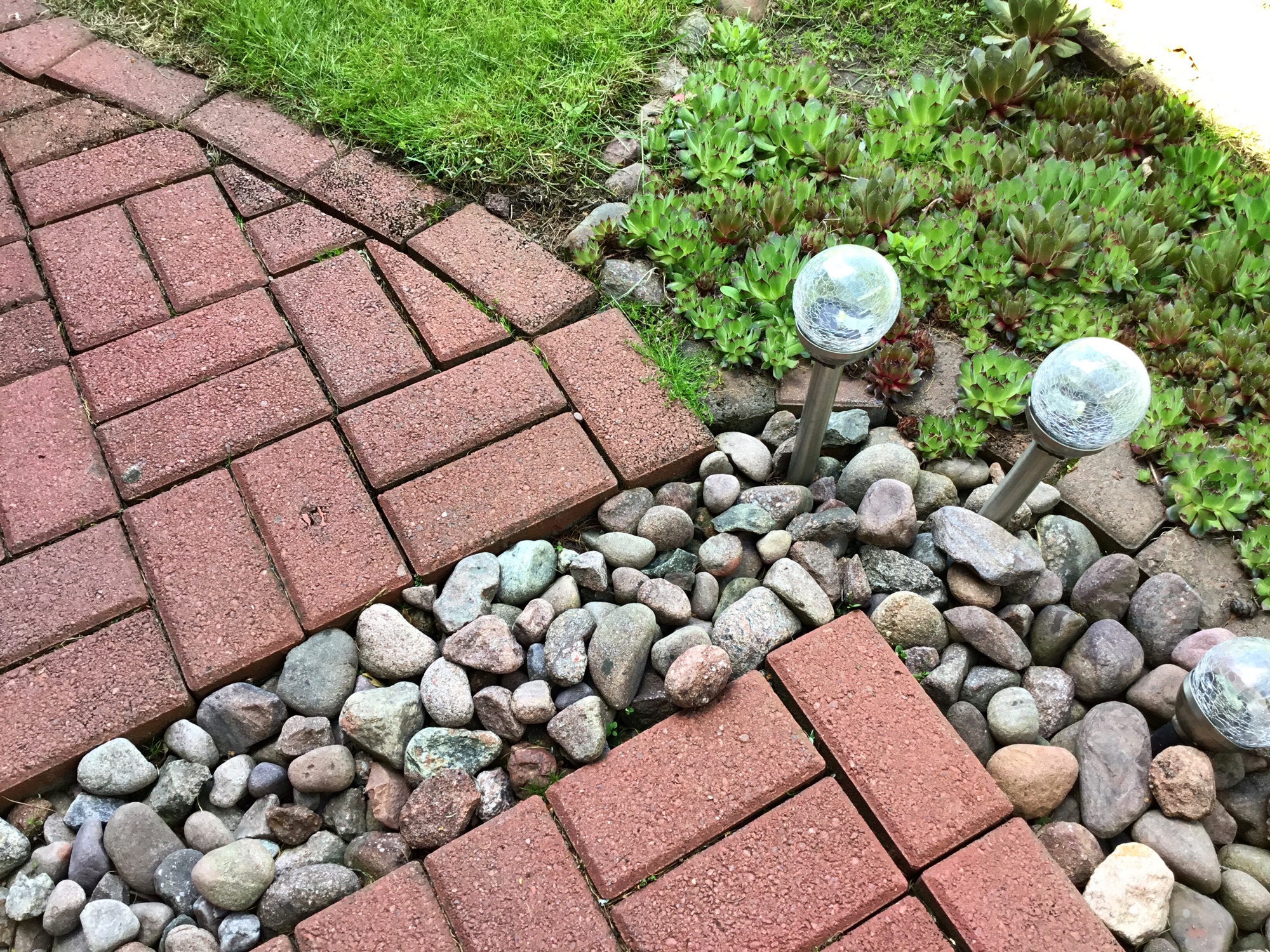 Kivikuullotteella käsitelty pinta kahden vuoden jälkeen